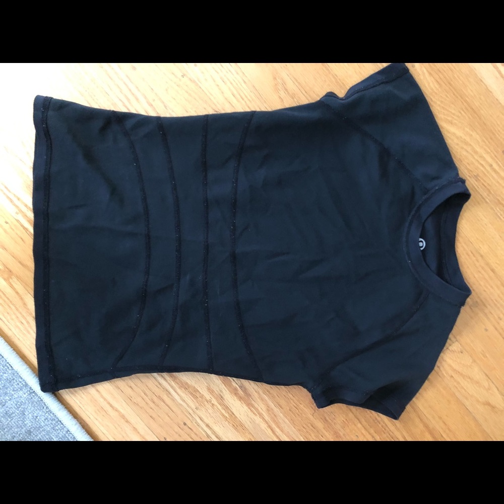 Lulu Size 4 black short sleeve reversible shirt